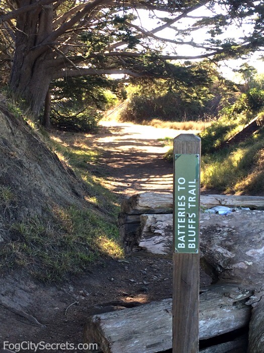 Signpost for the Batteries to Bluffs trail in San Francisco 